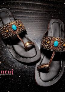 Black kolhapuri chappal
